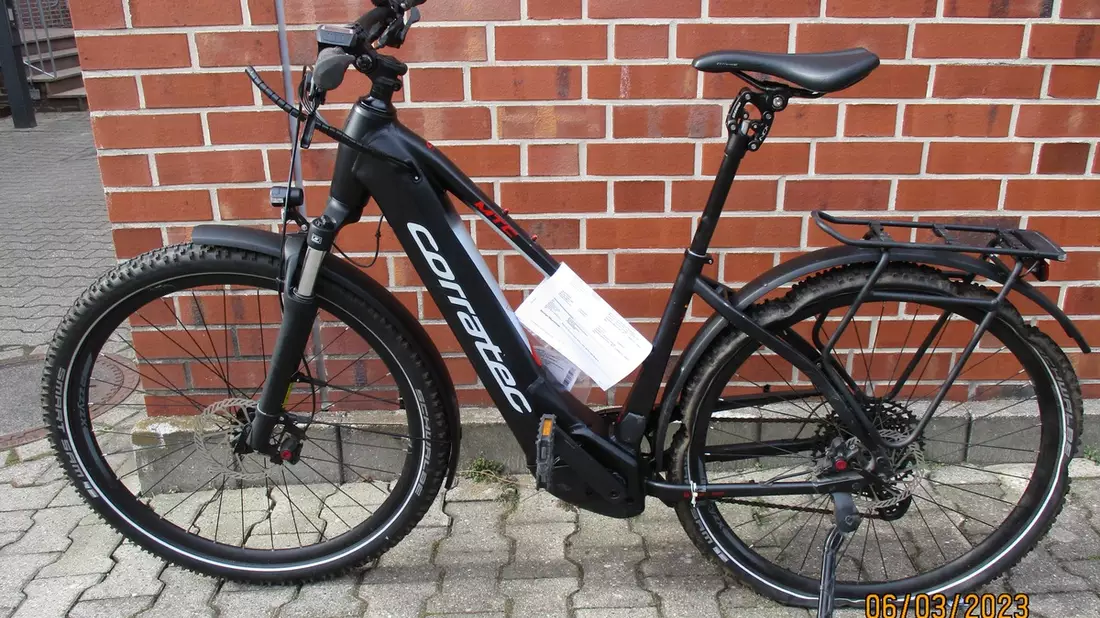 FW Bremerhaven: Schwerer Verkehrsunfall in Bremerhaven - Bild: presseportal.de