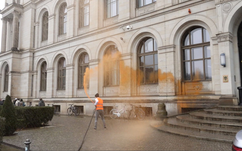 Beteiligung an Farbattacke auf das Bundesverkehrsministerium endet mit einer Haftstrafe. (Archivbild) - Foto: Sven Käuler/Tnn/dpa