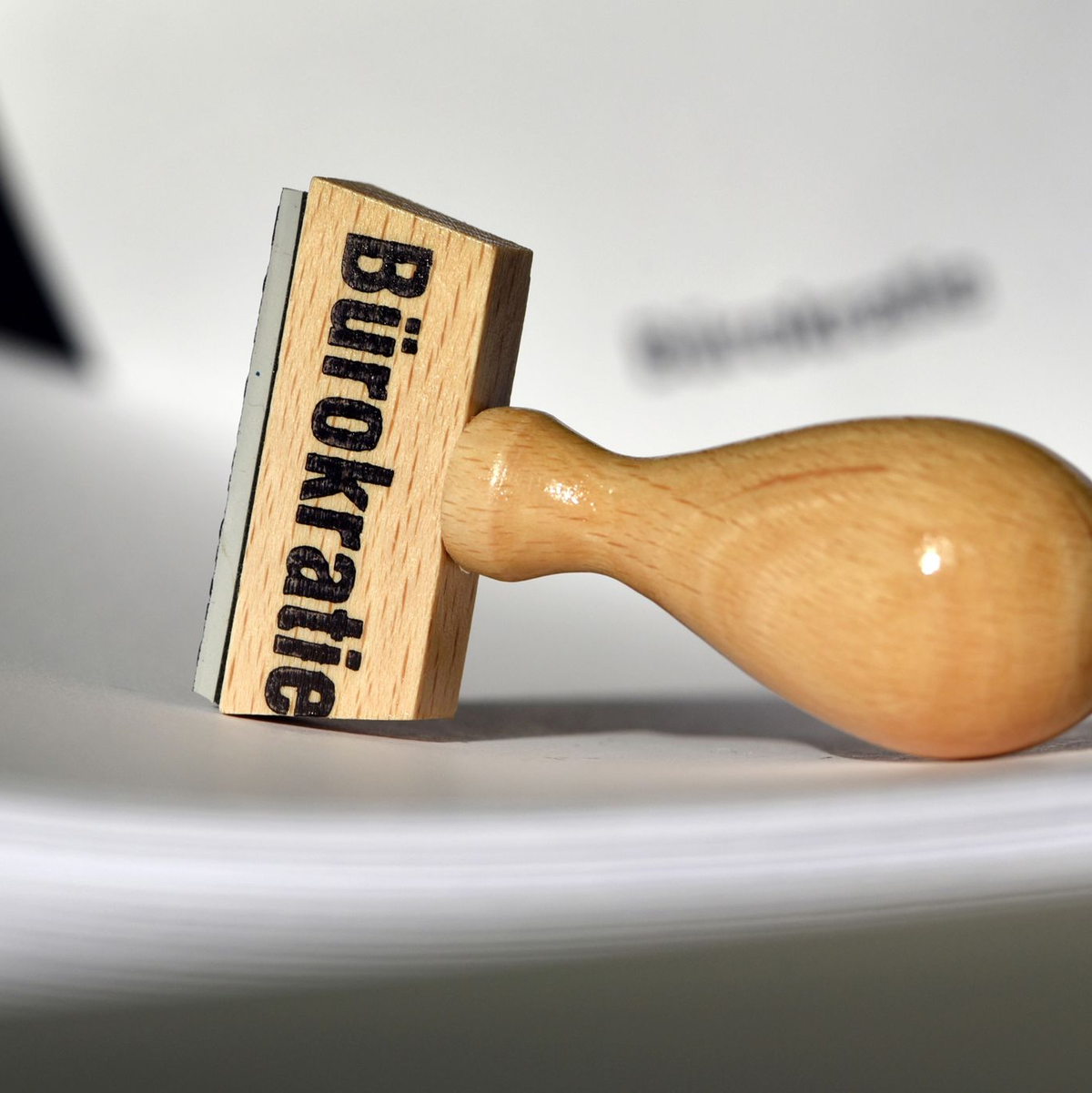 Unternehmen und Selbstständige klagen unisono über zu viel Bürokratie. Darüber, wie diese reduziert werden kann, gibt es unterschiedliche Auffassungen. (Symbolbild) - Foto: Ralf Hirschberger/dpa-Zentralbild/dpa