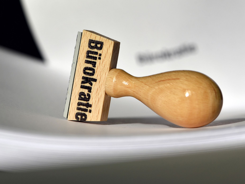 Unternehmen und Selbstständige klagen unisono über zu viel Bürokratie. Darüber, wie diese reduziert werden kann, gibt es unterschiedliche Auffassungen. (Symbolbild) - Foto: Ralf Hirschberger/dpa-Zentralbild/dpa