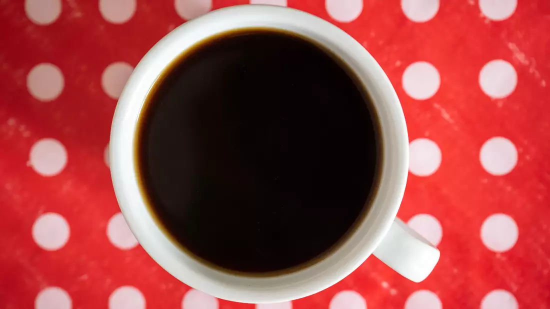 Der Start in den Tag mit Kaffee ist für die meisten Menschen ein jahrzehntelanges Ritual. (Symbolbild) - Bild: Sebastian Gollnow/dpa