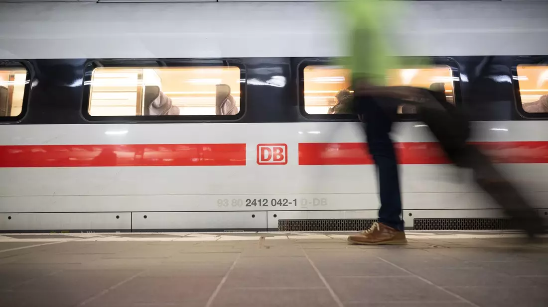 Die Deutsche Bahn trennt sich von ihrer Auslandstochter Arriva. - Bild: Sebastian Gollnow/dpa