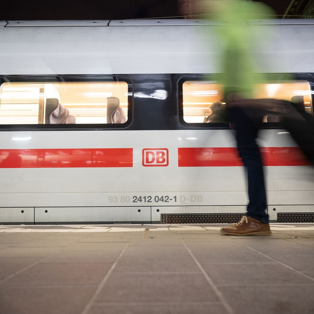 40 Milliarden vom Bund sollen es richten: Verkehrsminister Volker Wissing kündigte einen neuen Plan für die Sanierung der Deutschen Bahn an. - Foto: Sebastian Gollnow/dpa
