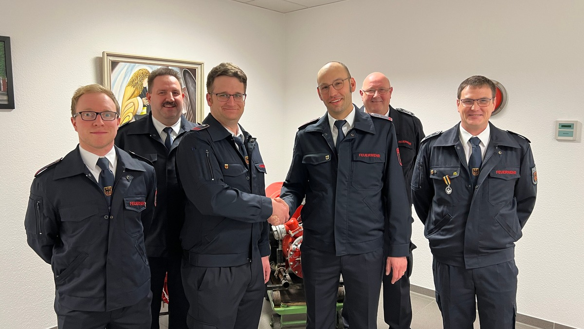 FFW Schwalmtal: Technische Hilfeleistung nach Verkehrsunfall - Foto: presseportal.de