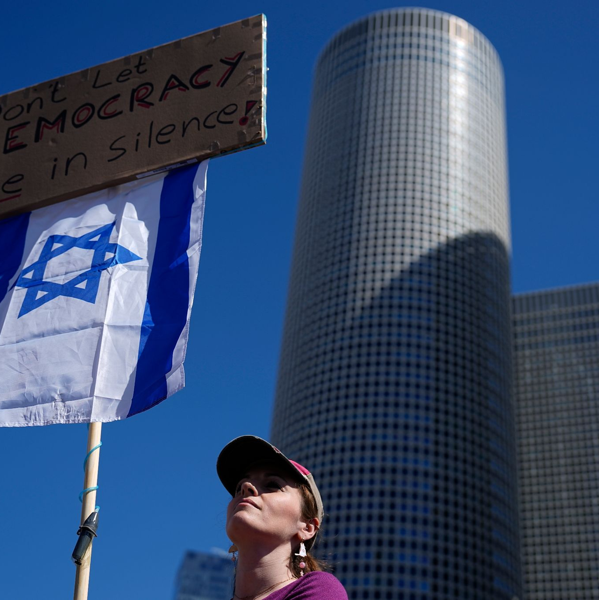 Auch in Israel werden Forderungen nach einem Ende des Krieges laut.   - Foto: Ariel Schalit/AP/dpa