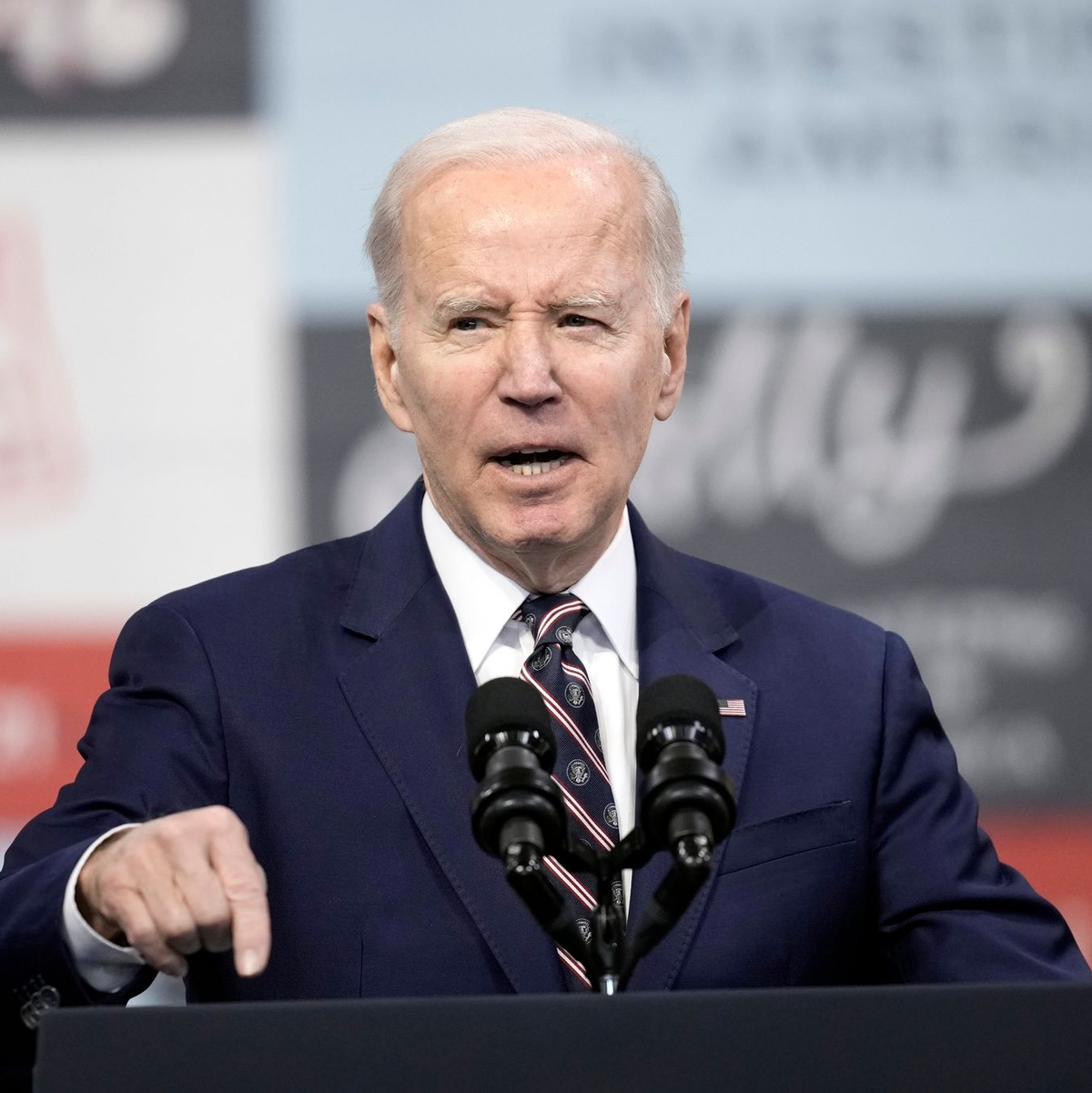 Gewalt dürfe kein Sauerstoff gegeben werden, sagt US-Präsident Joe Biden nach dem Vorfall auf Trumps Golfplatz. - Foto: Matt Rourke/AP/dpa