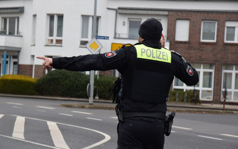 FW-EN: Tag der offenen Tür beim Löschzug Haßlinghausen - Samstag rockt Smithy in Fahrzeughalle- - Bild: presseportal.de