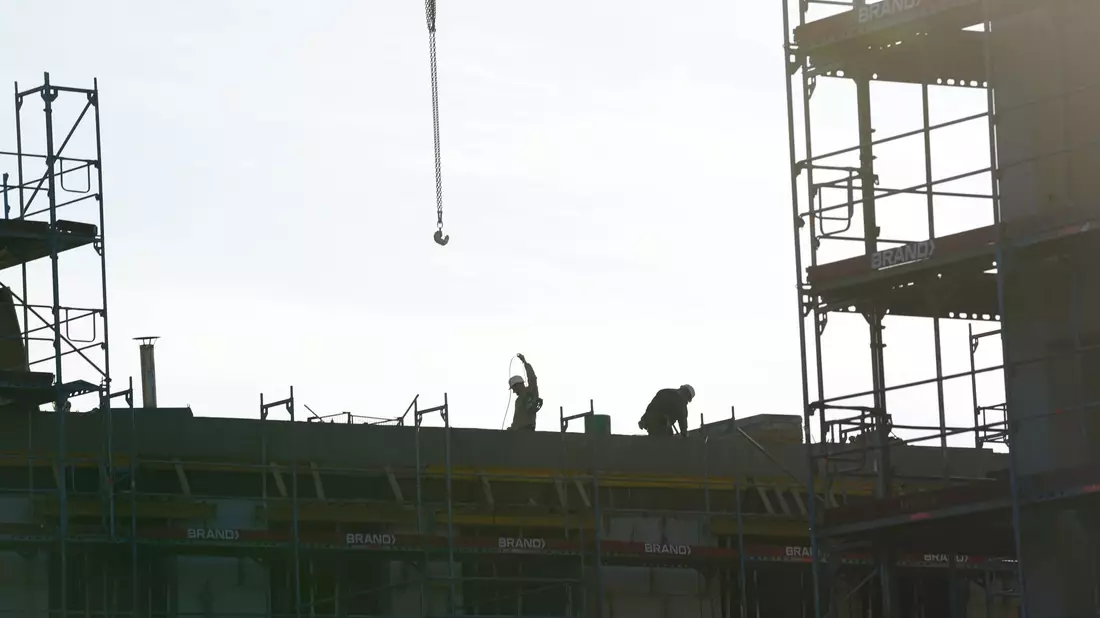 Die Baubranche hat zu Jahresbeginn zugelegt - auch dank einer Erholung im Wohnungsbau (Archivbild) - Bild: Marcus Brandt/dpa
