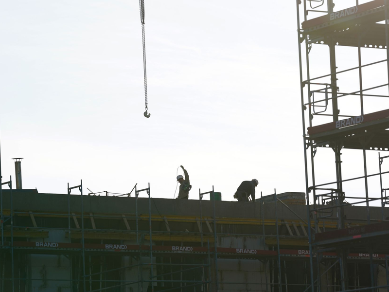 Die Baubranche hat zu Jahresbeginn zugelegt - auch dank einer Erholung im Wohnungsbau (Archivbild) - Foto: Marcus Brandt/dpa