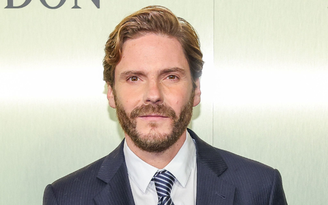 Daniel Brühl spielt in dem neuen Film von Ruben Östlund mit. - Foto: Gerald Matzka/dpa