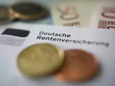 Aus dem aktuellen Rentenversicherungsbericht ergibt sich eine durchschnittliche Steigerungsrate von 2,6 Prozent pro Jahr bis 2037. - Foto: Marijan Murat/dpa