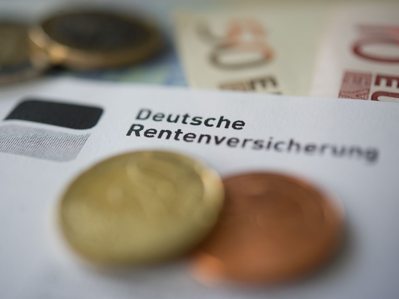 Aus dem aktuellen Rentenversicherungsbericht ergibt sich eine durchschnittliche Steigerungsrate von 2,6 Prozent pro Jahr bis 2037. - Foto: Marijan Murat/dpa