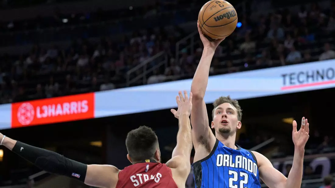 Die Erfolgsserie der Orlando Magic und Franz Wagner (M) ist vorbei. - Bild: Phelan M. Ebenhack/AP/dpa