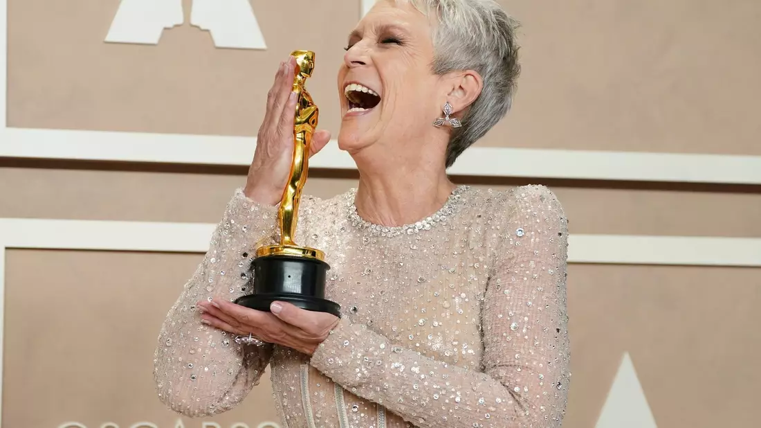 Jamie Lee Curtis setzt Hoffnung in Kamala Harris. - Bild: Jordan Strauss/Invision/AP