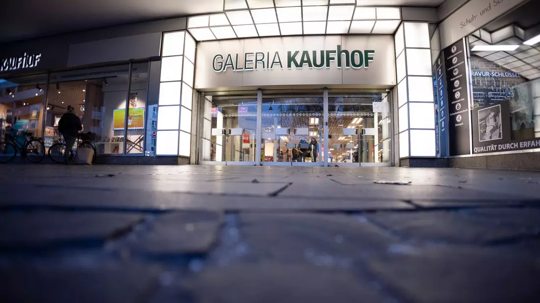 «Die Warenhauskette hat eine Daseinsberechtigung», so die US-Investmentgesellschaft NRDC über Galeria Karstadt Kaufhof. - Bild: Thomas Banneyer/dpa