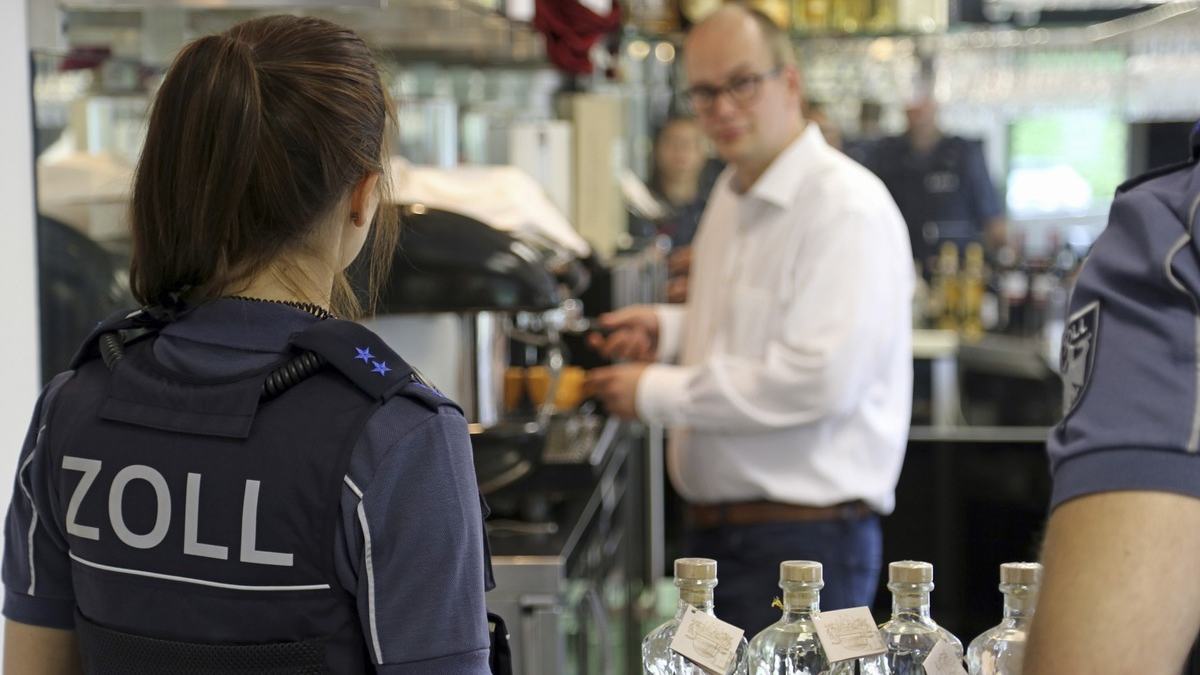 HZA-DO: Festnahme nach Flucht bei Kontrolle eines Restaurants / Zoll beendet illegalen Aufenthalt und illegale Beschäftigung - Foto: presseportal.de