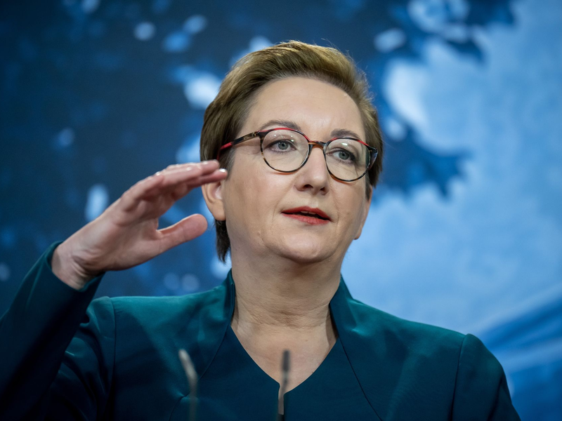 Das neue Förderprogramm könnte aus ihrer Sicht auch den Wertverfall unsanierter Häuser stoppen oder zumindest bremsen: Klara Geywitz. - Foto: Michael Kappeler/dpa
