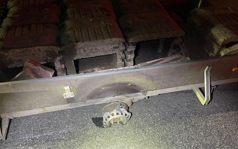 POL-MI: Transporter verliert nach Kollision Reifen und fährt weiter - Foto: presseportal.de