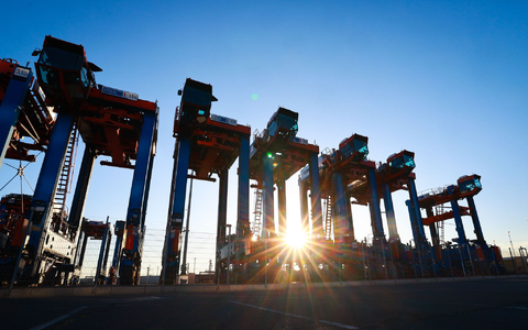 Die Konjunktur in Deutschland schwächelt - auch ausländische Direktinvestitionen fließen laut Bundesbank-Daten weniger üppig (Archivbild). - Foto: Christian Charisius/dpa