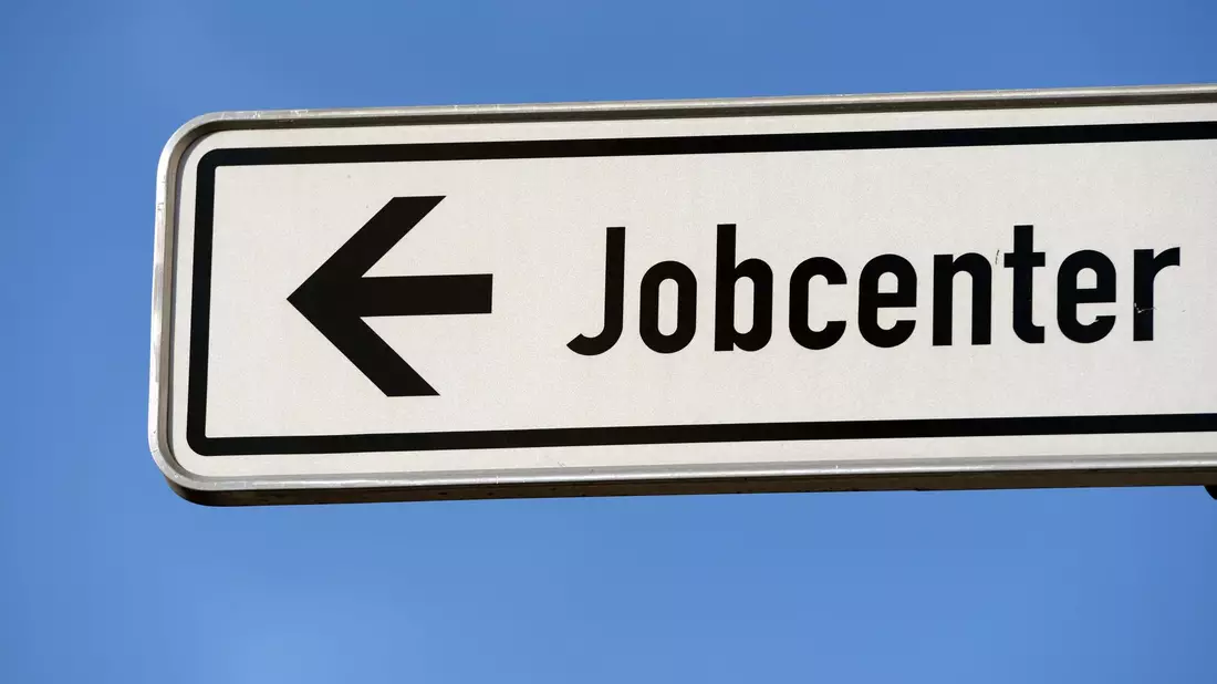 Der Bundesrechnungshof sieht Mängel bei der Betreuung ukrainischer Geflüchteter durch Jobcenter. (Symbolbild) - Bild: Ralf Hirschberger/dpa-Zentralbild/dpa