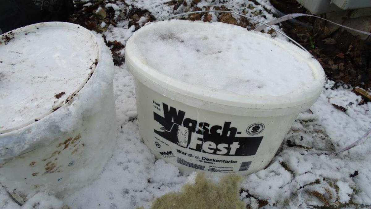 Mittelhessen: Meldungen aus Stadt und Landkreis Gießen: Farbeimer aus viertem Stock geworfen + Zeugensuche nach Raub - Foto: presseportal.de