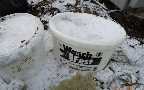 Mittelhessen: Meldungen aus Stadt und Landkreis Gießen: Farbeimer aus viertem Stock geworfen + Zeugensuche nach Raub - Foto: presseportal.de