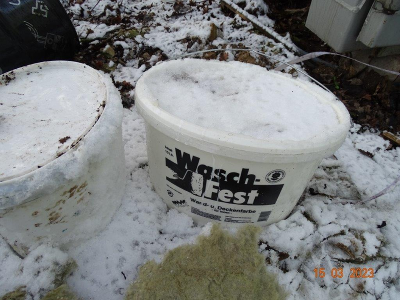 Mittelhessen: Meldungen aus Stadt und Landkreis Gießen: Farbeimer aus viertem Stock geworfen + Zeugensuche nach Raub - Foto: presseportal.de