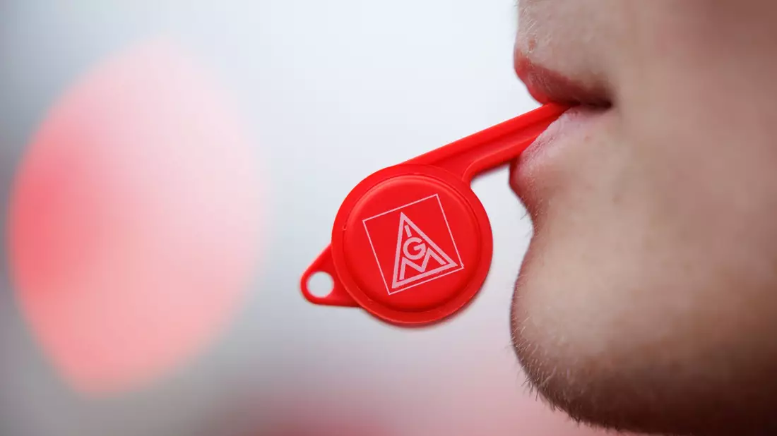 Wie steht die IG Metall zu einer Vier-Tage-Woche? - Bild: Friso Gentsch/dpa