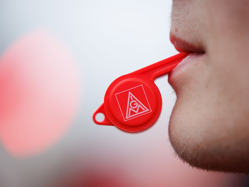 Wie steht die IG Metall zu einer Vier-Tage-Woche? - Foto: Friso Gentsch/dpa