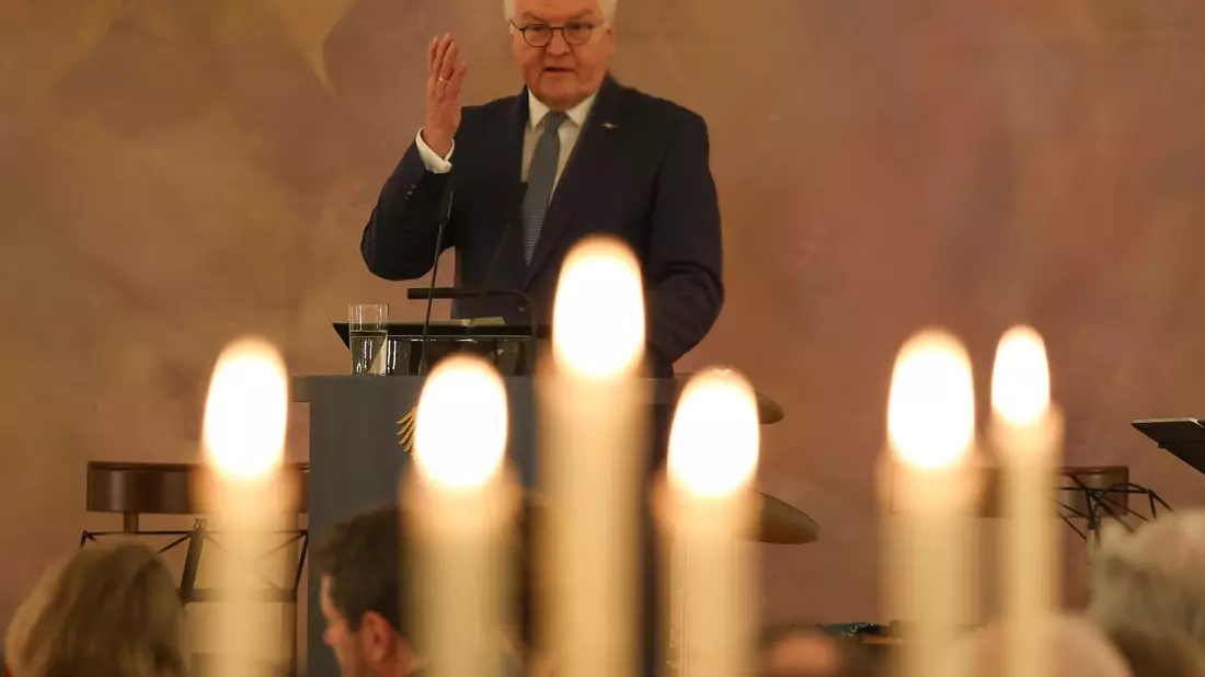 Bundespräsident Frank-Walter Steinmeier spricht zum Auftakt des Jüdischen Gemeindetags in Berlin. - Bild: Joerg Carstensen/dpa