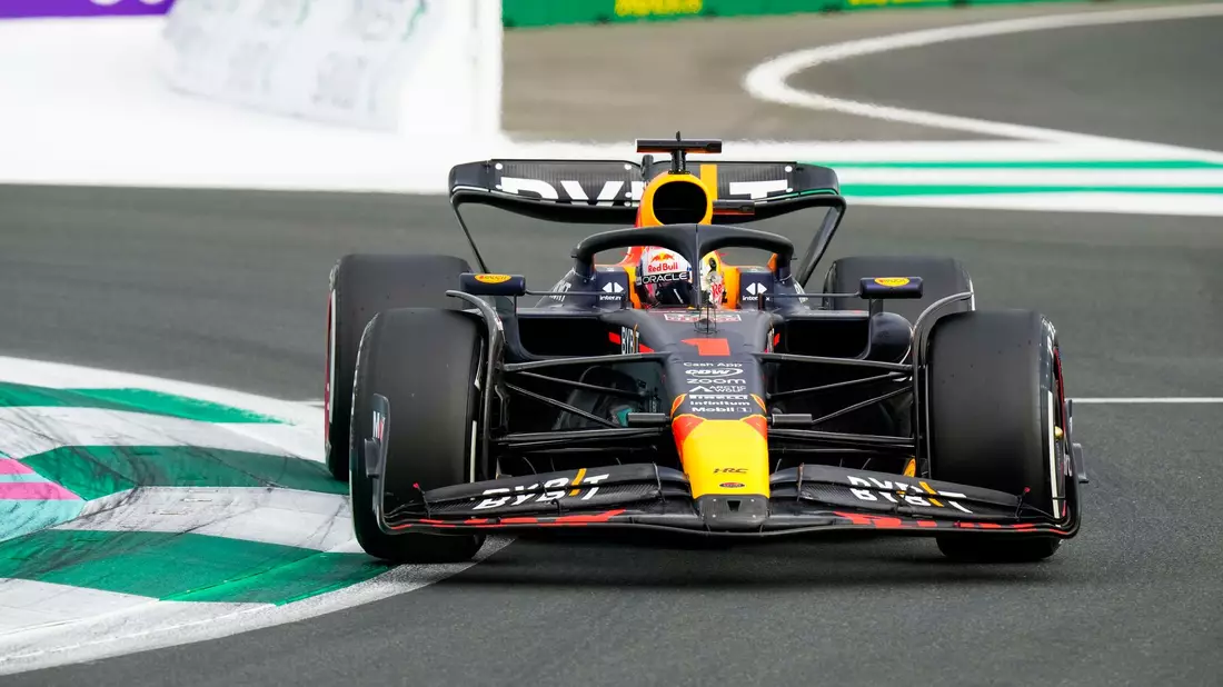 Sicherte sich auch in Silverstone den ersten Startplatz: Weltmeister Max Verstappen. - Bild: Luca Bruno/AP/dpa