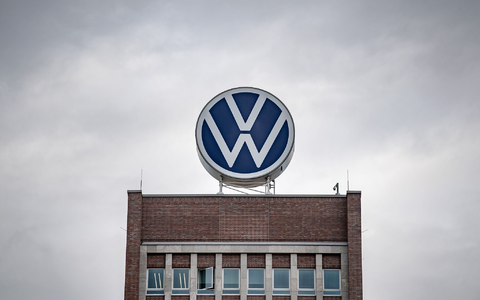 VW soll 177 Millione Euro Schadnersatz an seinen rusisschen Ex-Partner Gaz zahlen. - Foto: Sina Schuldt/dpa