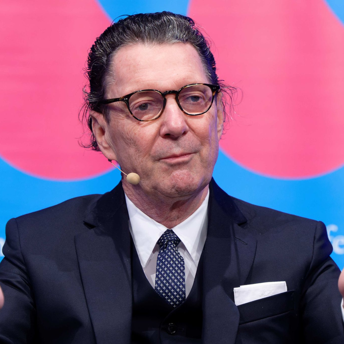 Der Schweizer Schriftsteller Suter hat vor kurzem den Roman «Allmen und Herr Weynfeldt» vorgelegt. - Foto: Henning Kaiser/dpa