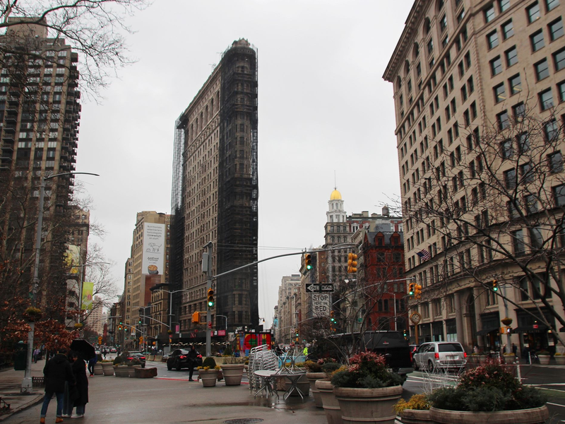 Eine der großen Sehenswürdigkeiten von New York - das Flatiron Building. - Foto: Christina Horsten/dpa