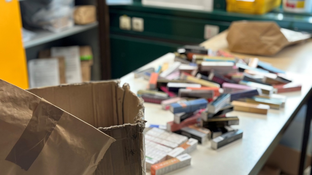 HZA-S: Plagiate im Postpaket - Foto: presseportal.de