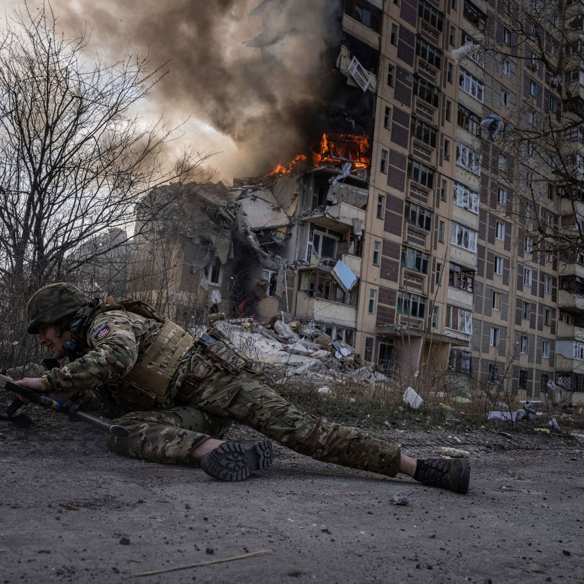 An der Front in Donezk gegen die Kämpfe zwischen dem ukrainischen und russischen Militär weiter. - Foto: Evgeniy Maloletka/AP