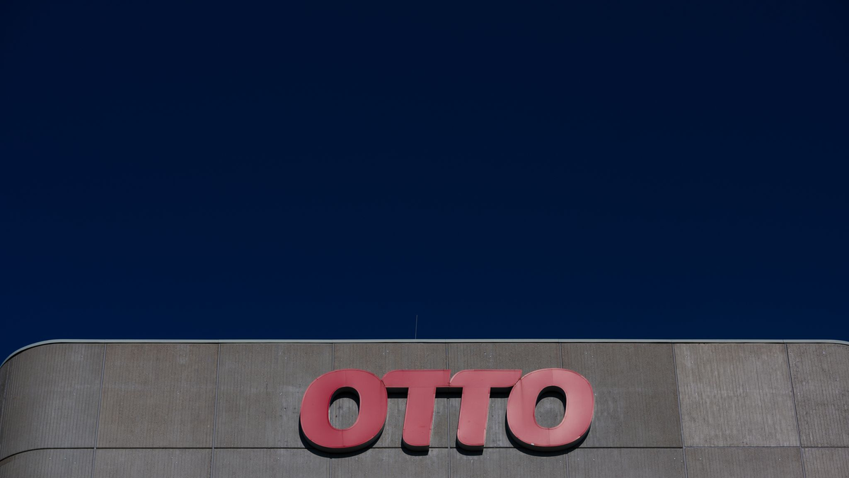 Das Logo des Otto Konzerns an der Konzernzentrale in Hamburg. - Foto: Daniel Reinhardt/dpa