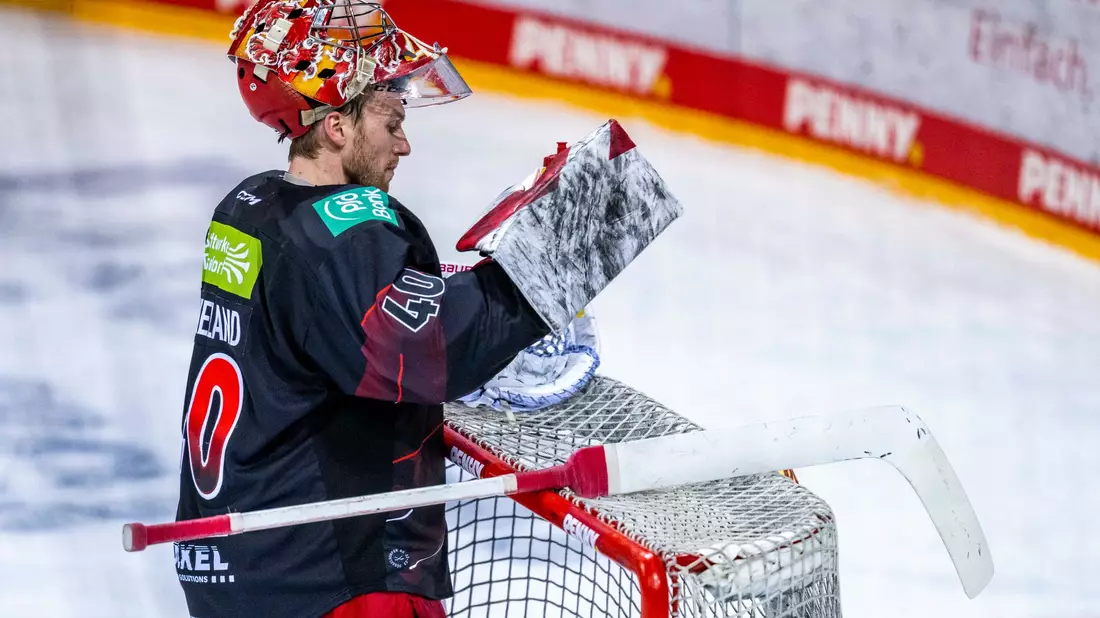 Die in finanziellen Nöten steckende DEG muss ihren Keeper trotz langfristigen Vertrags wohl abgeben. - Bild: David Inderlied/dpa