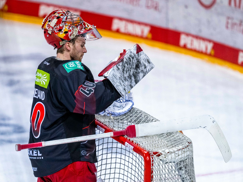 Die in finanziellen Nöten steckende DEG muss ihren Keeper trotz langfristigen Vertrags wohl abgeben. - Foto: David Inderlied/dpa