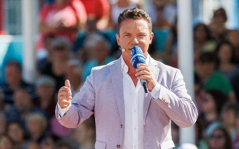 Mross will die Trauer hinter sich lassen und dem Publikum wieder einheizen. (Archivbild) - Foto: Philipp von Ditfurth/dpa