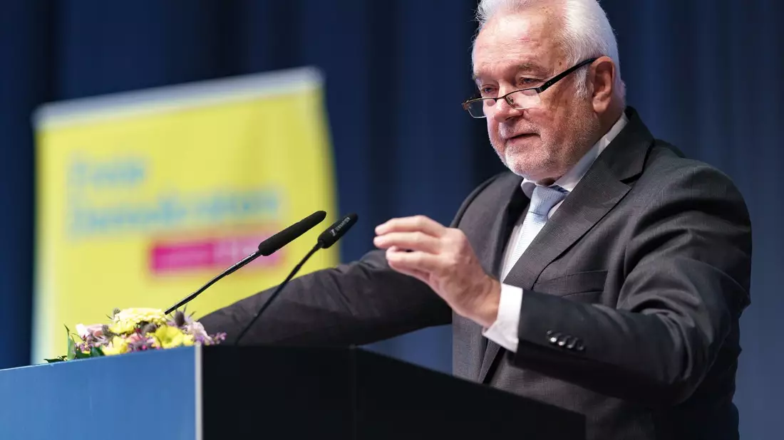 Wolfgang Kubicki hält von einer möglichen Mindestlohn-Erhöhung auf 14 Euro «gar nichts». - Bild: Axel Heimken/dpa