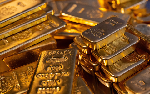 Da Gold selbst keine Zinsen abwirft, verstärkt die Aussicht auf fallende Zinsen die Nachfrage nach dem Edelmetall. (Archivbild) - Foto: Sven Hoppe/dpa