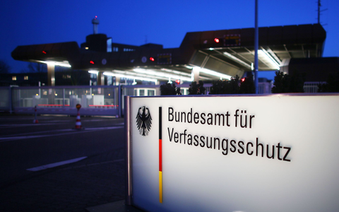 Der Verfassungsschutz weist in seinem Jahresbericht erstmals auch für die islamistische Szene aus, wie viele Extremisten aus diesem Phänomenbereich als gewaltorientiert gelten. (Archivbild) - Foto: Oliver Berg/dpa