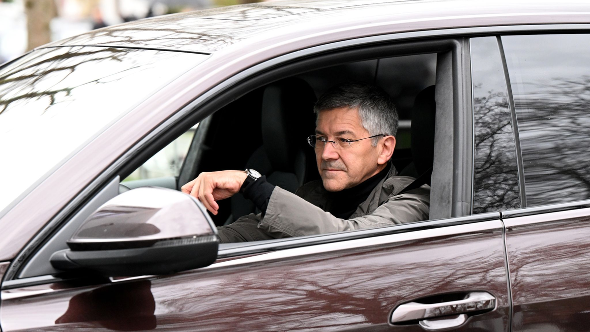 Bayern-Präsident Herbert Hainer bei der Pressekonferenz in München. - Foto: Sven Hoppe/dpa