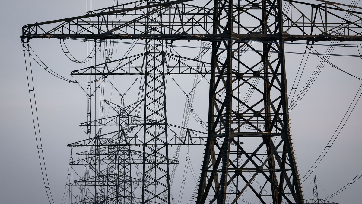 Nach der Abschaltung der letzten drei deutschen Kernkraftwerke sind die Strom-Importe gestiegen. - Foto: Christian Charisius/dpa