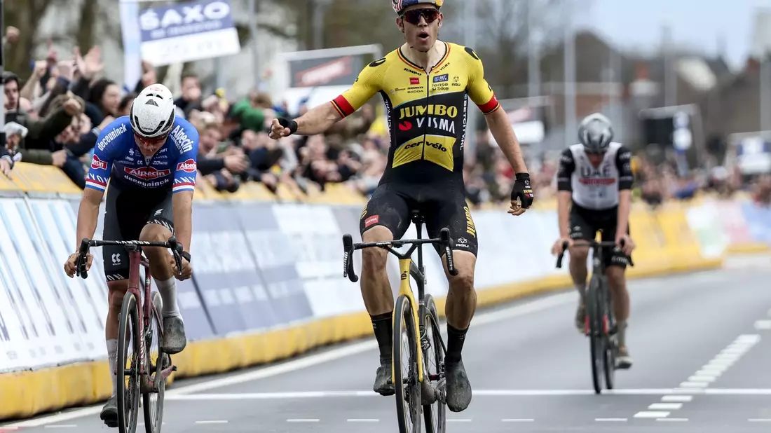 Wout van Aert ist auf der 16. Etappe der Vuelta schwer gestürzt und wird in dieser Saison kein Rennen mehr bestreiten. - Bild: David Pintens/Belga/dpa