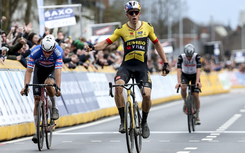 Wout van Aert ist auf der 16. Etappe der Vuelta schwer gestürzt. - Foto: David Pintens/Belga/dpa