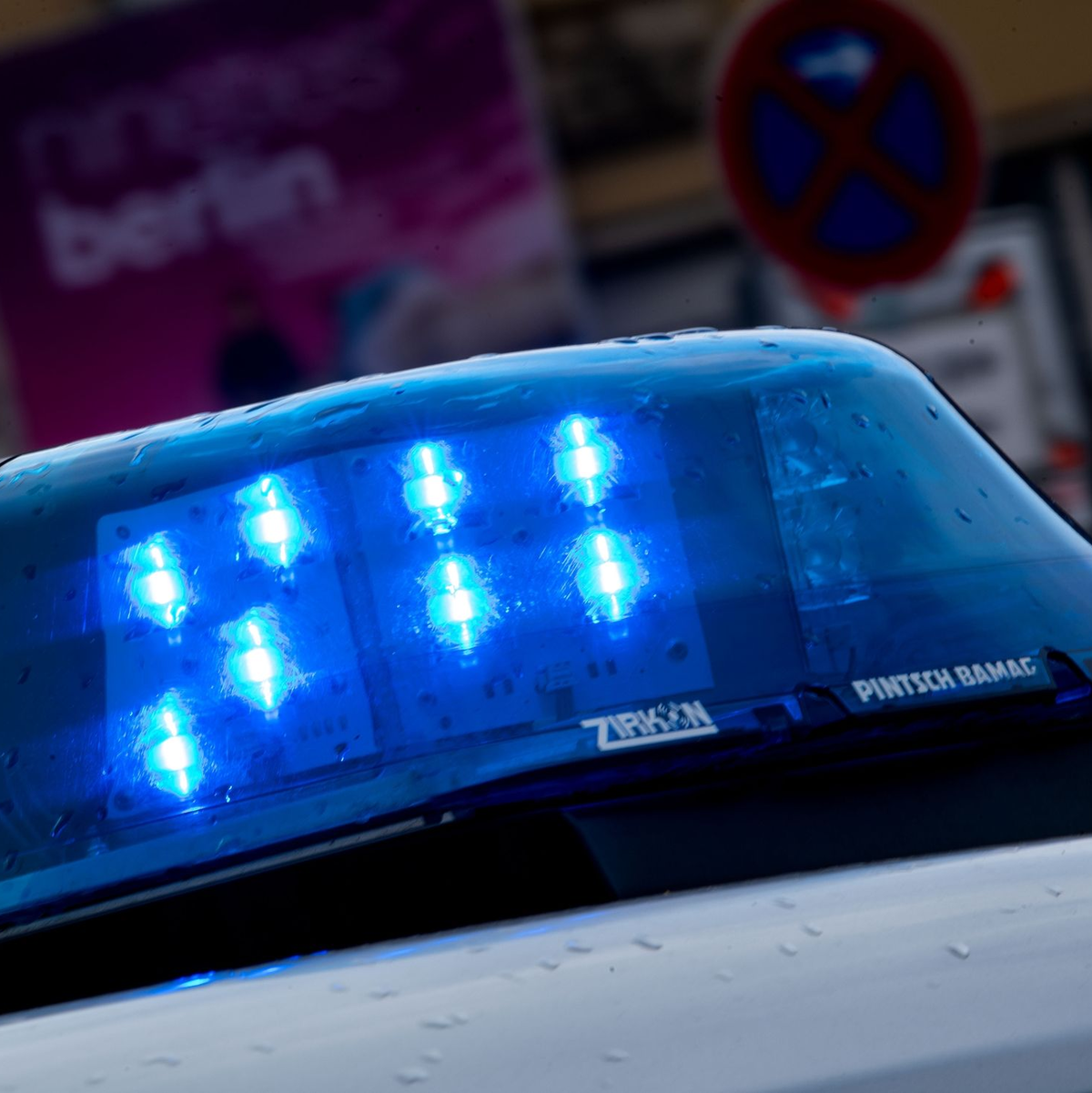 Sieben Verletzte nach Unfall eines Reisebusses auf der A72. Symbolbild - Foto: Monika Skolimowska/dpa-Zentralbild/dpa