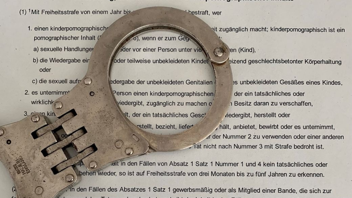 LKA-HE: Einsatz gegen sexualisierte Gewalt an Kindern und Jugendlichen // Hessenweit 76 Wohnungen und Häuser durchsucht // Mit Symbolbild - Foto: presseportal.de