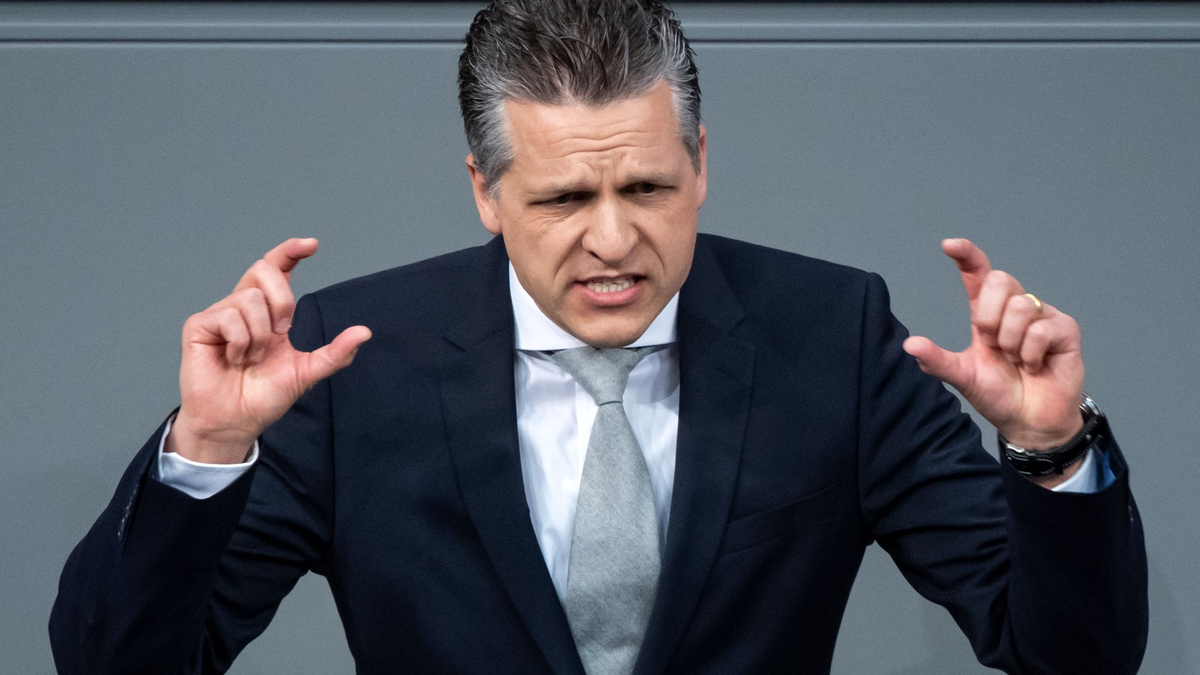 Nimmt die Union am für den Nachmittag geplanten Spitzentreffen zur Migration im Bundesinnenministerium teil oder nicht? Der Parlamentarische Geschäftsführer der Unionsfraktion, Thorsten Frei (CDU), lässt das zunächst weiterhin offen. - Foto: Bernd von Jutrczenka/dpa